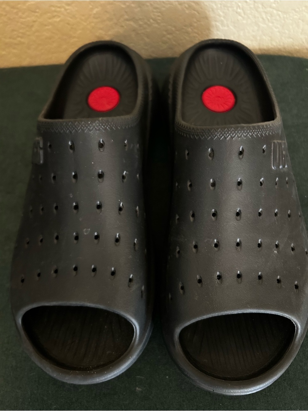 UGG Men's Slip-On Comfort Clog - Black